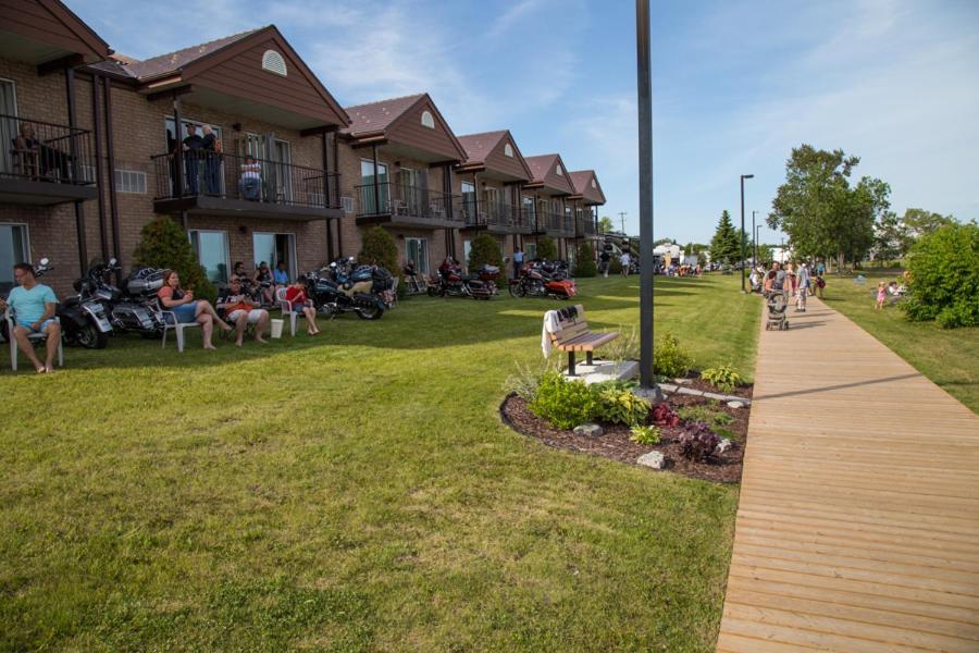 Waterfront Inn New Liskeard Екстер'єр фото