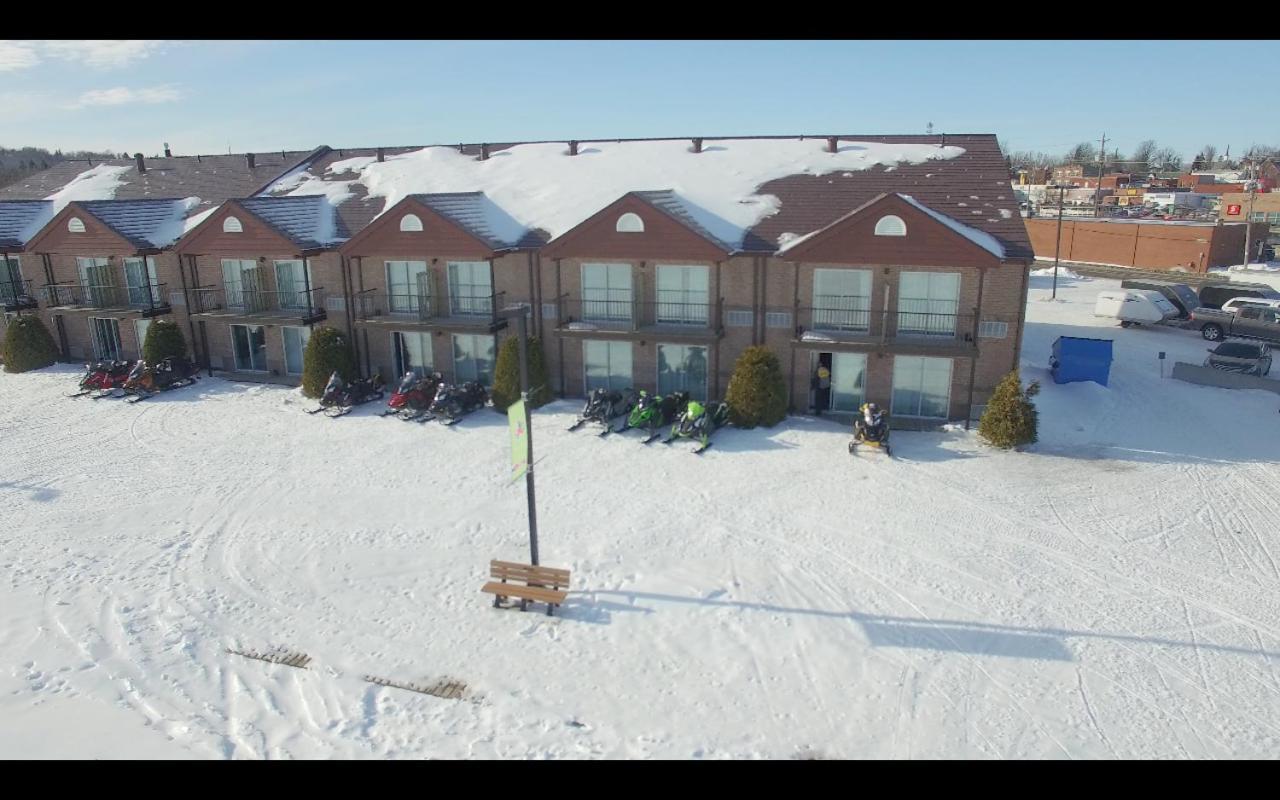 Waterfront Inn New Liskeard Екстер'єр фото